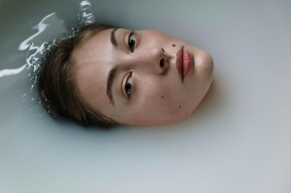 Not Hydrating Enough (Inside and Out): Why Your Summer Glow Depends on It